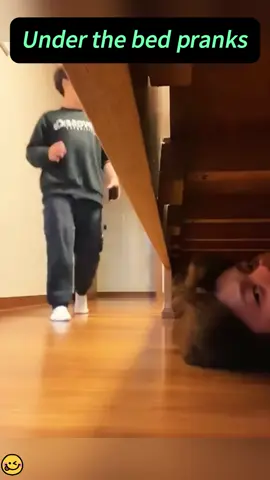 There’s someone under the bed!! 👻 👻👻#scared #funny #scarecam #prank #funnyvideo   