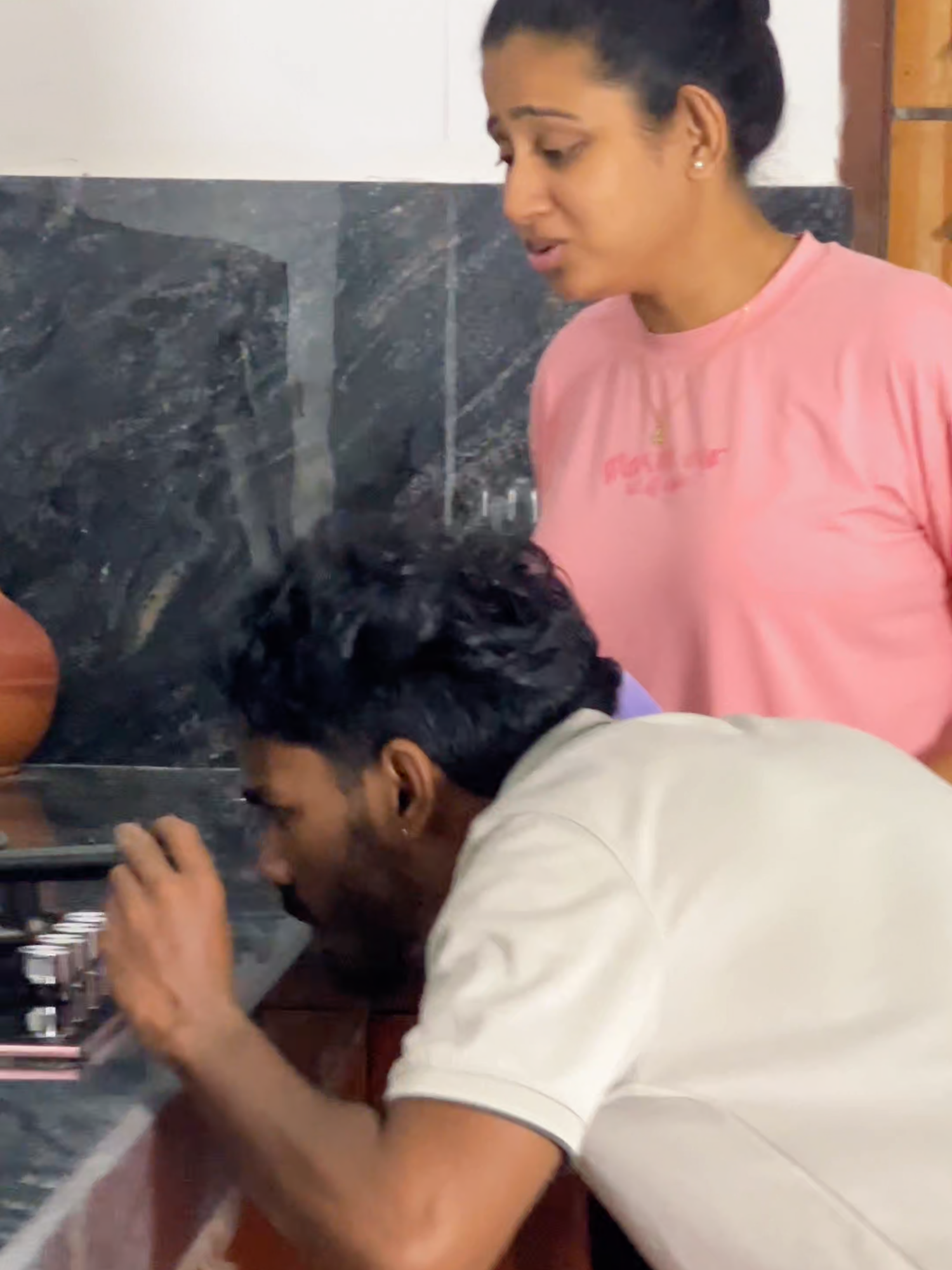 මේ වගේ අක්කලා තව නැද්ද😭😂 #comedyvideo #sinhalajoke #sinhalacomedy #lankacomedy #comedyreels #ravinduwa #jokes