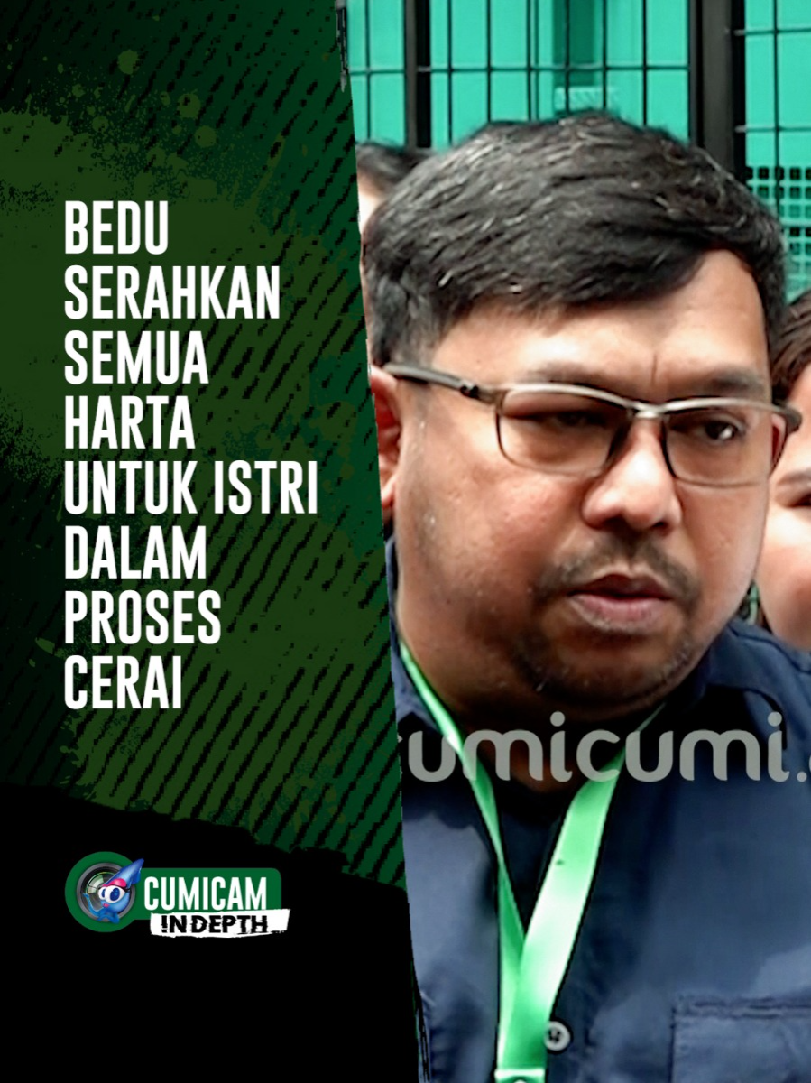 Agenda sidang perdana perceraian komedian Bedu dan sang istri, Irma Kartika Anggreini, akhirnya resmi digelar di Pengadilan Agama Jakarta Selatan, pada tanggal 30 September 2025 kemarin. Dalam persidangan tersebut, Bedu tampak hadir secara langsung dengan menggandeng tim kuasa hukumnya. Berbanding terbalik dengan pihak sang istri yang memutuskan untuk tidak menghadiri persidangan. Perceraian Bedu memang berhasil mencuri perhatian. Bagaimana tidak, sempat beredar kabar bahwa Bedu memutuskan berpisah karena faktor ekonomi. Namun, pada agenda kemarin, spekulasi itu akhirnya terjawab juga. Bedu membantah tegas jika faktor ekonomi adalah penyebab perceraiannya. Lantas, apa sebenarnya alasan yang menyebabkan perceraian mereka harus terjadi? 🔗 Klik link di bio TikTok untuk nonton selengkapnya! 📌 FOLLOW Tiktok Cumicumi buat update berita infotainment paling VIRAL! #CumiCumiDotCom #bedu #HarabduTohar #perceraian #rumahtangga #harta # #infotainment #hotgosip #cuminews #beritaterkini #GosipViral #HotGosip #DramaSelebriti #GosipPanas #BeritaArtis #SelebNews #GajianSale #PromoGuncang99