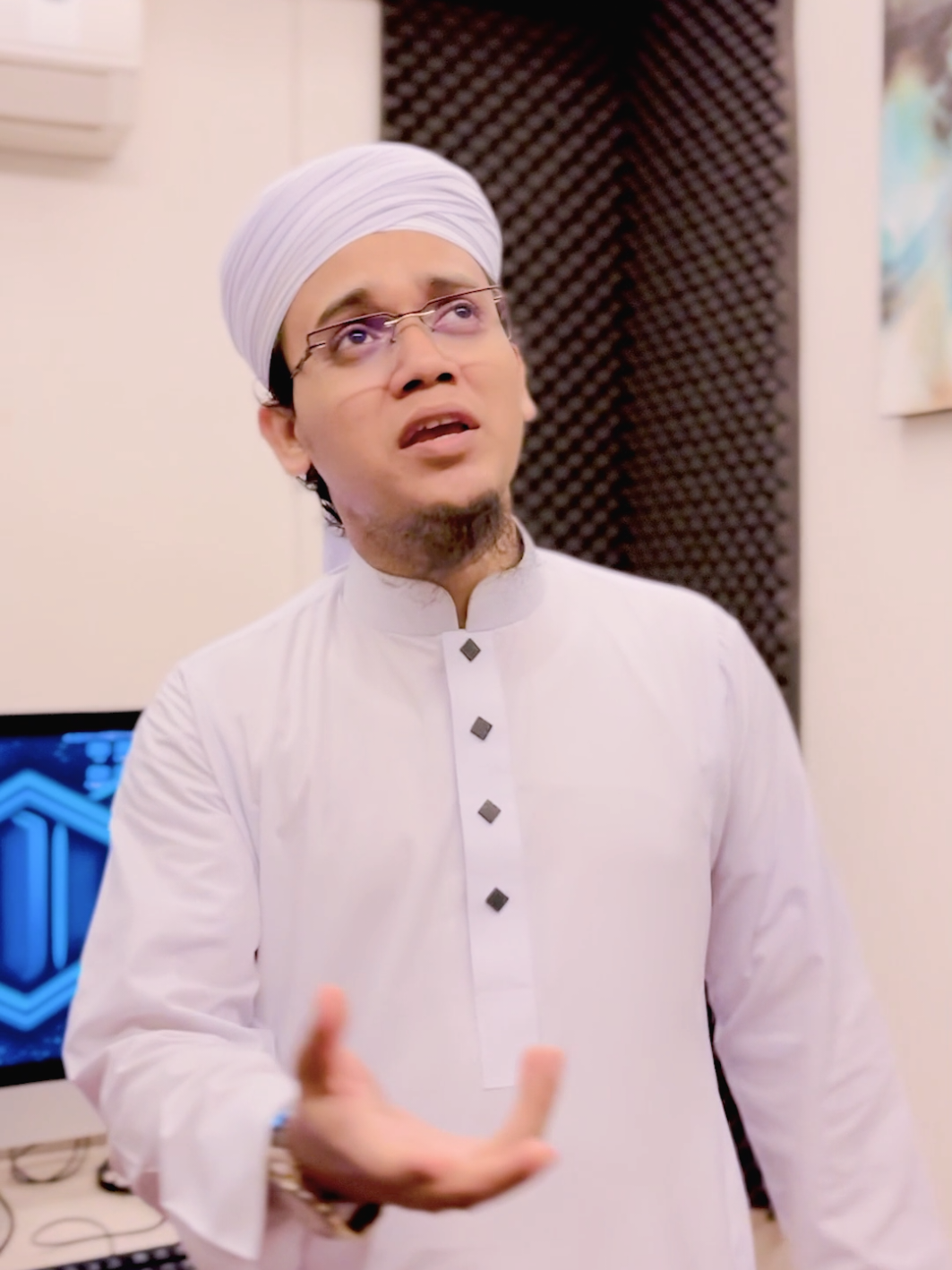 গড়েছো তুমি এই পৃথিবী জাহান, তুমি অসীম তুমি মহান। তুমি পৃথিবীর পালনকারী, তুমি প্রভু বিশ্বযামী। আমি তোমাকে খুঁজি, আমি তোমাকে দেখি, আমি তোমার প্রেমের কবিতা লিখি। #গড়েছো_তুমি_এই_পৃথিবী_জাহান  #gorecho_tumi_ei_prithibi_jahan  #sayed_ahmad  #fry  #foryou  #tiktoktainment  #whattowatch  #islamic_video  #bangladesh🇧🇩  #kalarab  #holytune  #newsong 