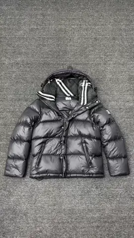 Winter jacket 👉🏻@Maskick 🥶 #burberry #pufferjacket #luxuryclothes #winteroutfit #fyp 