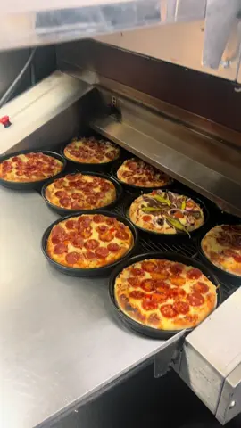 Kebab eller pepperoni, vad väljer du? 🍕🤤 #pizza #umeå #fyp #food #ume 