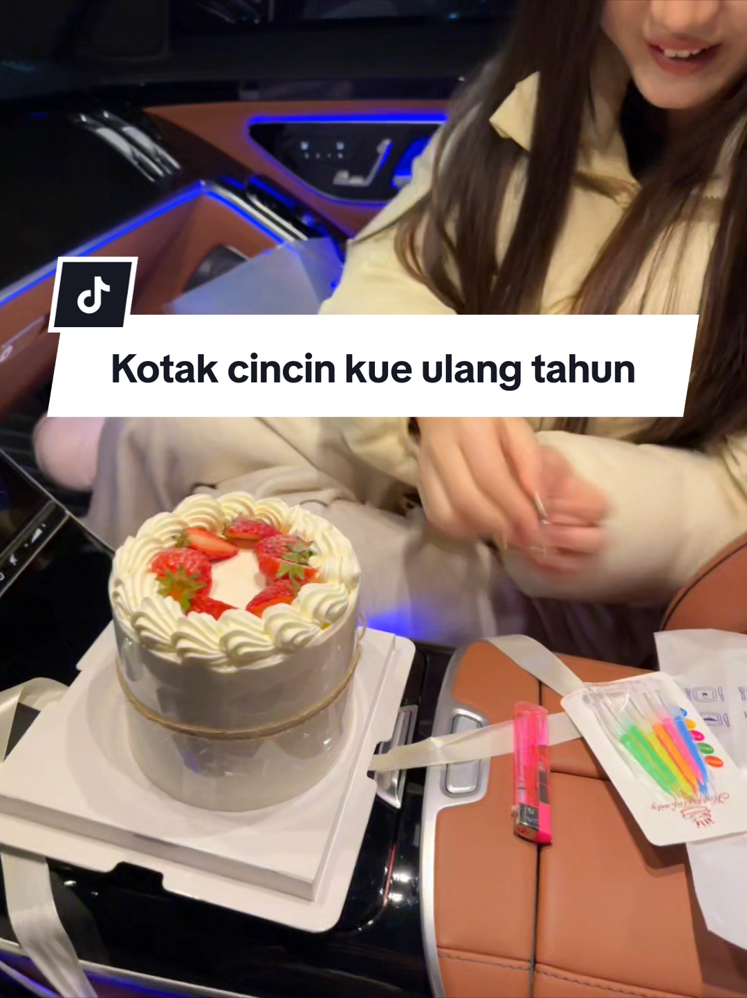 Membalas @tio_sitinjak04           Percayalah kue kecil ini bisa bikin wanitamu bahagia sepanjang hari.       🛍️🛒Klik keranjang kuning pojok kiri video untuk pembelian, stok terbatas.      #kadopacar #kotakcincin #tiuplilin #kueulangtahun #fyp 