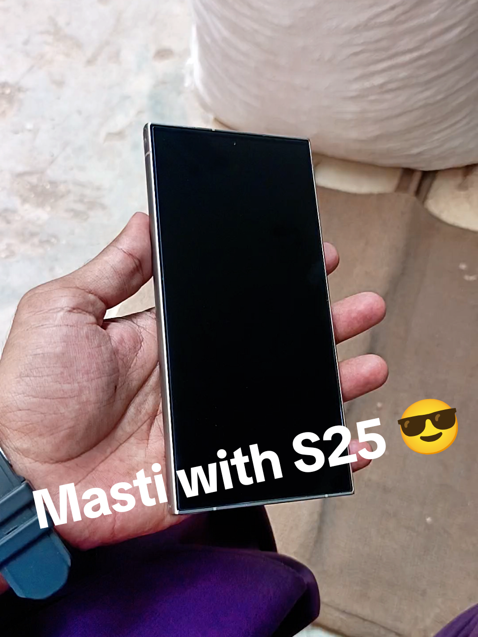 S25 Ka Scene 😂📱#SamsungS25 #fyb  #FunnyVideo #ViralVideo #TrendingNow @Muhammad Murtaza 