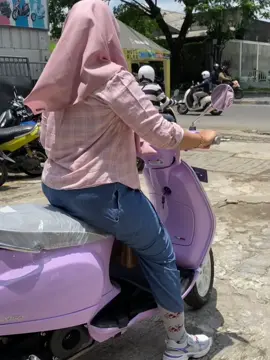 Saatnya vespa lilac turun ke jalan💅🏻💜 #vespa #vespamatic #vespalilac 
