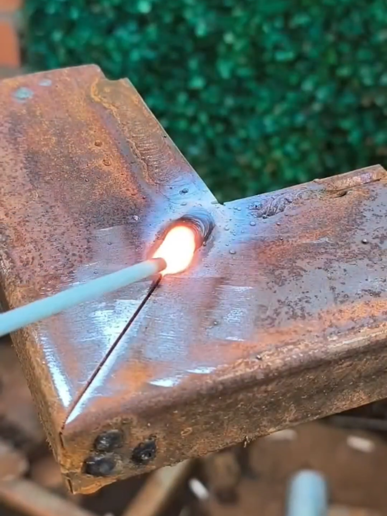 tips and skills to overcome rusty and thin welding #skill #art #metalwork #welding#fabrication 