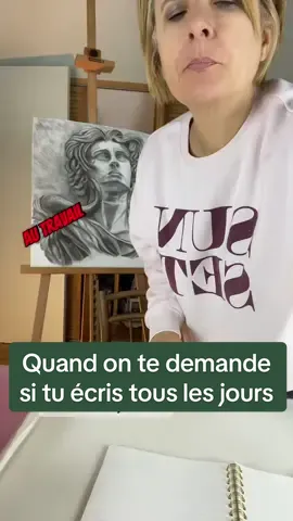 Il faut écrire tous les jours pour s’entraîner comme un sportif. C’est comme ça que l’on apprend.  Et toi , tu écris tous les jours ou pas ? Ca m’intéresserait de connaître vos petites habitudes , dis le moi en commentaire    #ecriture #booktokfr #auteurefrancaise #ecrire #autrice 