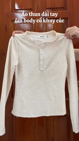 Áo thun dài tay ôm body lên dáng xinh. #phoidoxinh #aothundaitay #aothudong #justdun 