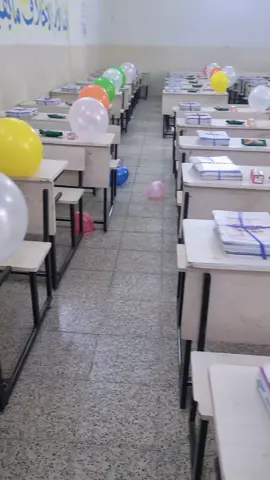 هكذا كان استقبال ورود الصف الاول وتوزيع الكتب عليهم في مدرستنا بوركت الجهود المبذولة❤️ 