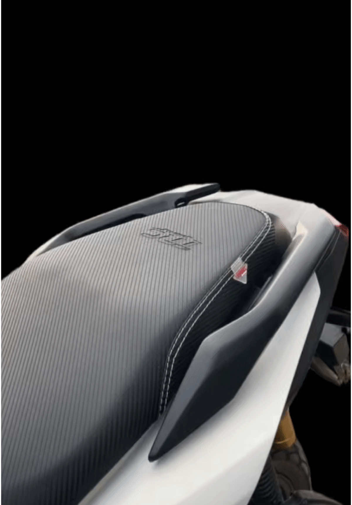 TRC RACING FLAT SEAT ADV 160 ✅TRC FLAT SEAT: Compared to contoured seats, these seats are usually flat or have very little curvature, making them potentially easier to use and offer a more straightforward sitting surface. They might provide designs that are both straightforward and adaptable.!! ✅PREMIUM STITCHES ✅PRECISE AND FUNCTIONAL ✅FOAM CUT ✅HIGH DENSITY PRINT  #adv160 #tiktokfinds #tiktokshop #adv160accessories #tiktokbudolfindsph #honda #adv16Oaccessories #accessories #adv160 #adv #flatseat #motorseat #trcracing