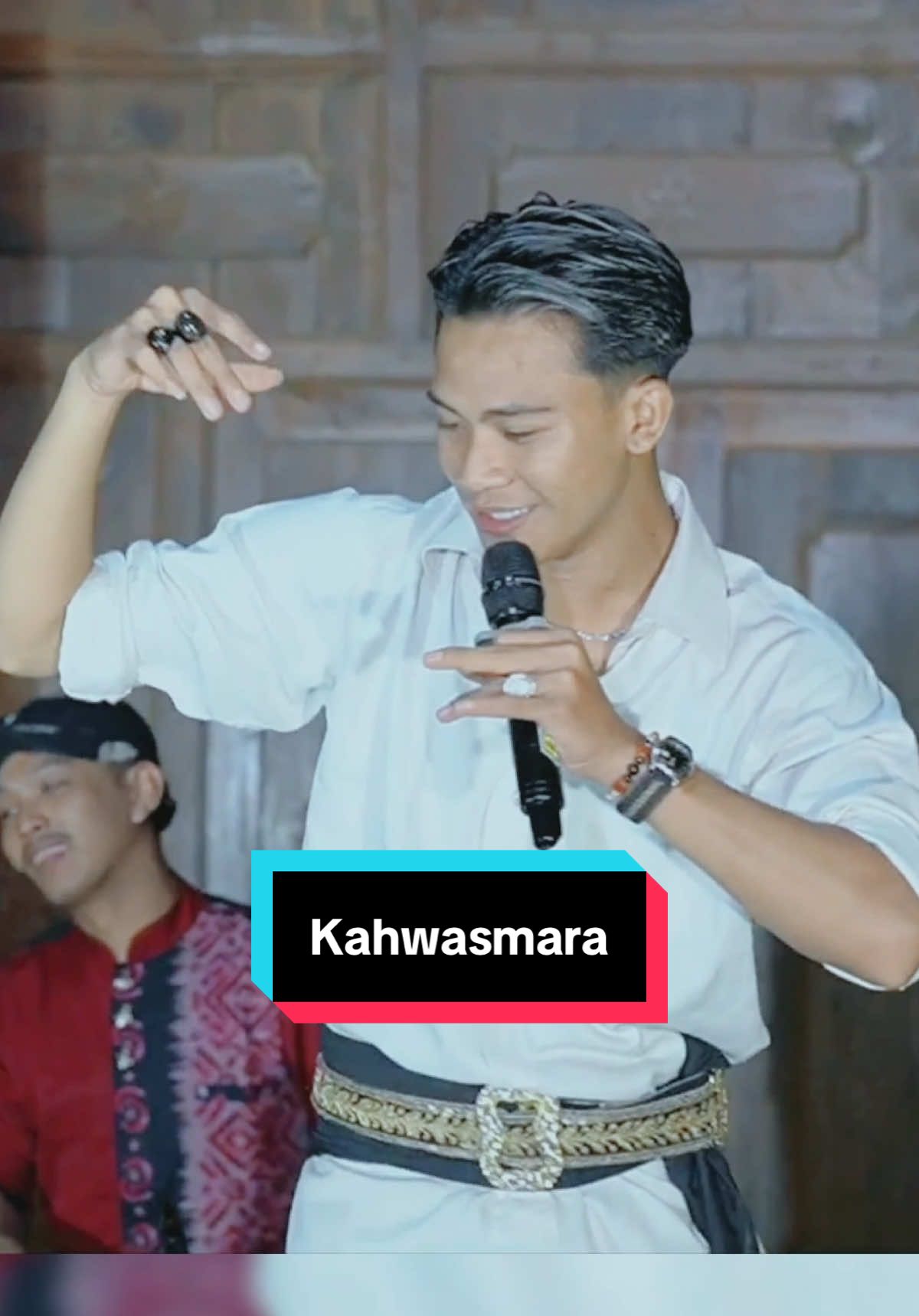 Nyedhak a sayang.. Tak kidungke tembang tembang kayangan..  KAHWASMARA - @Linda Adista ♡ ft @Adif Marhaendra  #kahwasmara #lindaadista #adifmarhaendra #laguviral #dance 