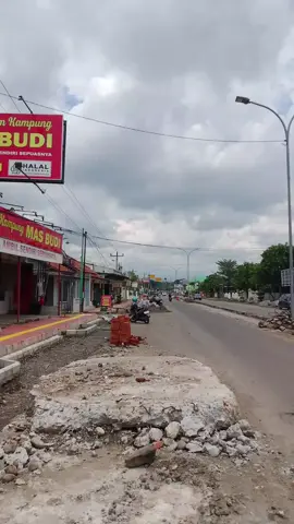 Jalan arah Alun - alun Hanggawa Slawi mau diapain?  #tegal #slawi #alunalunslawi #alunalunhanggawanaslawi #tegallakalaka 