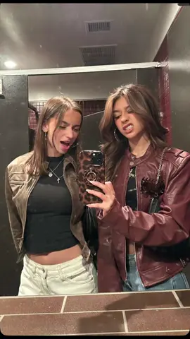 والله حلوه يزين الابتسامه 🫦