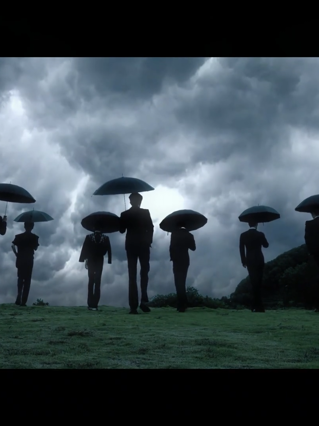 你一句“吉隆坡的天气它是翻云又覆雨” 我们就撑伞来到你身旁 #氛围感 #型男 #打火机花式转场挑战 #歌曲打火机 #吉隆坡的雨转场混剪 