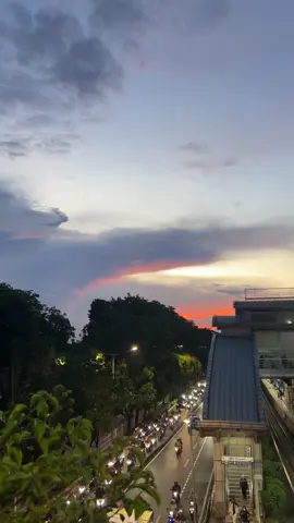 YAKIN INI BUARAN #masukberanda #fyp #jakartatimur #buaran #sunset 