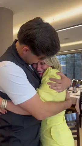 Meu filho mora fora e fez uma surpresinha no aniversário da mãe! 