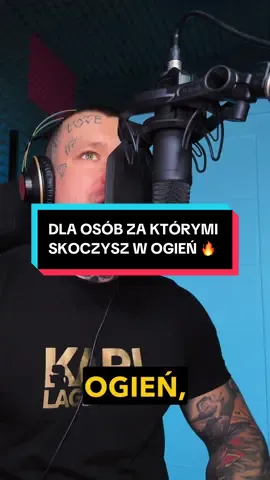 Jeżeli masz w życiu osobę za którą skoczysz w ogień - ten kawałek jest dla Ciebie. Wyślij to do niej, niech wie, że znaczysz dla niej na prawdę wszystko! 🔥 A już w piątek o godzinie 13:00 premiera najnowszego kawałka „DYSCYPLINA”. 👊