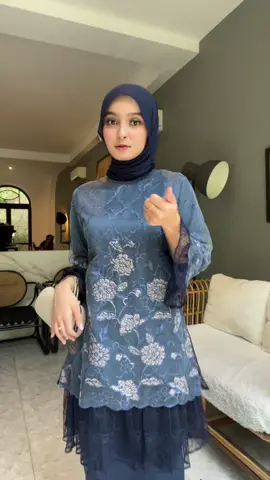 Blue navy nya keren  bgtttt guys🔥😍buruan co di live skrng atau nanti di jm 20.30 ada potongan harga co saat live😊 gedelohh potongnya☺️ #hijablabel_hl #fashionmuslimoutif 