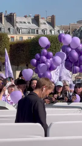 nyonya dior salting 🤣🤣.. di teriakin para JKR  LINGORM AT DIOR PEW26 #LingOrmDiorSS26 #Dior #DiorSS26 #PFW #ParisFashionWeek  @ออมออมเอง:^D @Lingling Kwong 