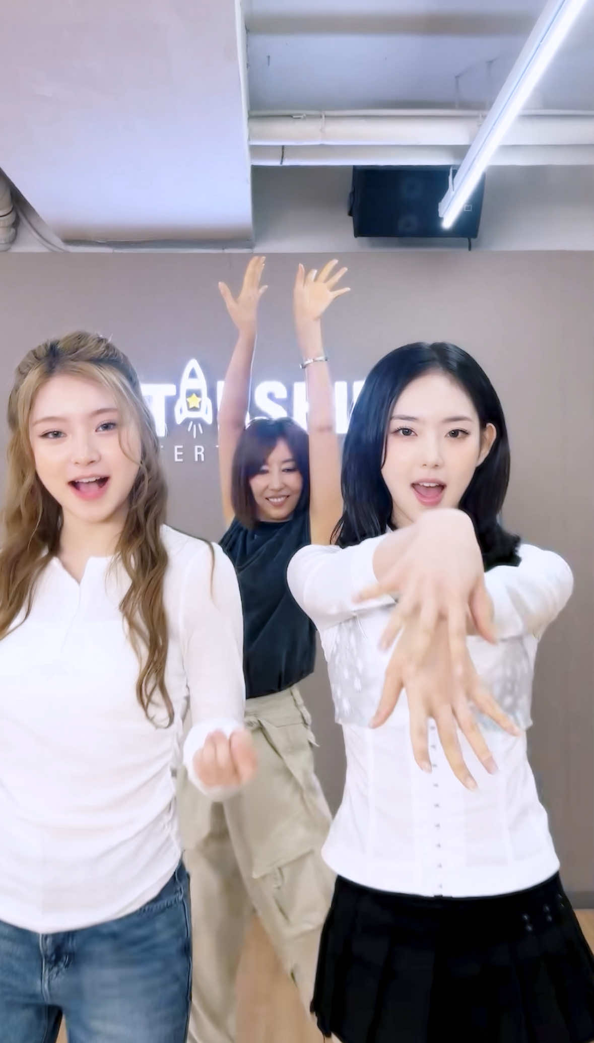 DANCING ALONE💃 with KIMWANSUN 선배님 #KiiiKiii #키키  #DANCING_ALONE #KiiiKiii_DANCINGALONE #키키_댄싱얼론