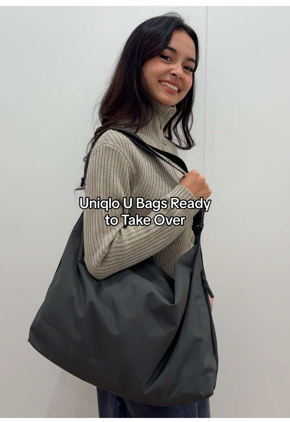 UNIQLO U has nailed it once again! Tas multifungsi meets fashunn🔥#UNIQLO #UNIQLOIndonesia #UNIQLOU 