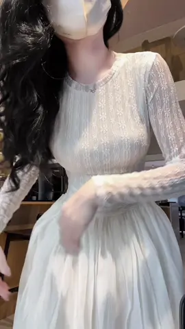 1 chiếc váy đi ăn cưới mùa thu đông nhưng k lấn ác cô dâu..hehee :))