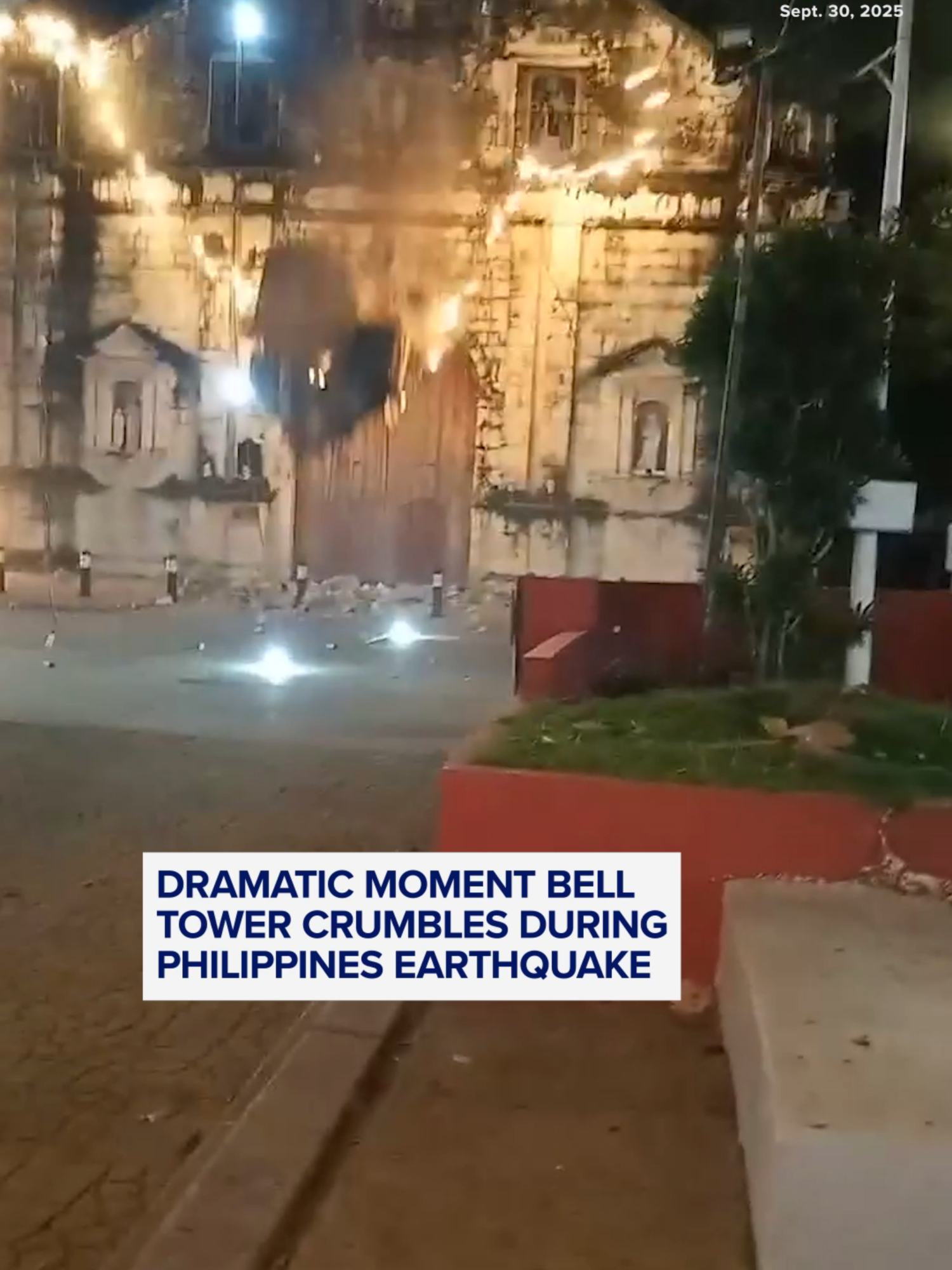 Dramatic footage captured the moment a deadly earthquake caused the belfry to fall from a centuries-old church on Bantayan Island in the Philippine province of Cebu. #news #earthquake #philippines
