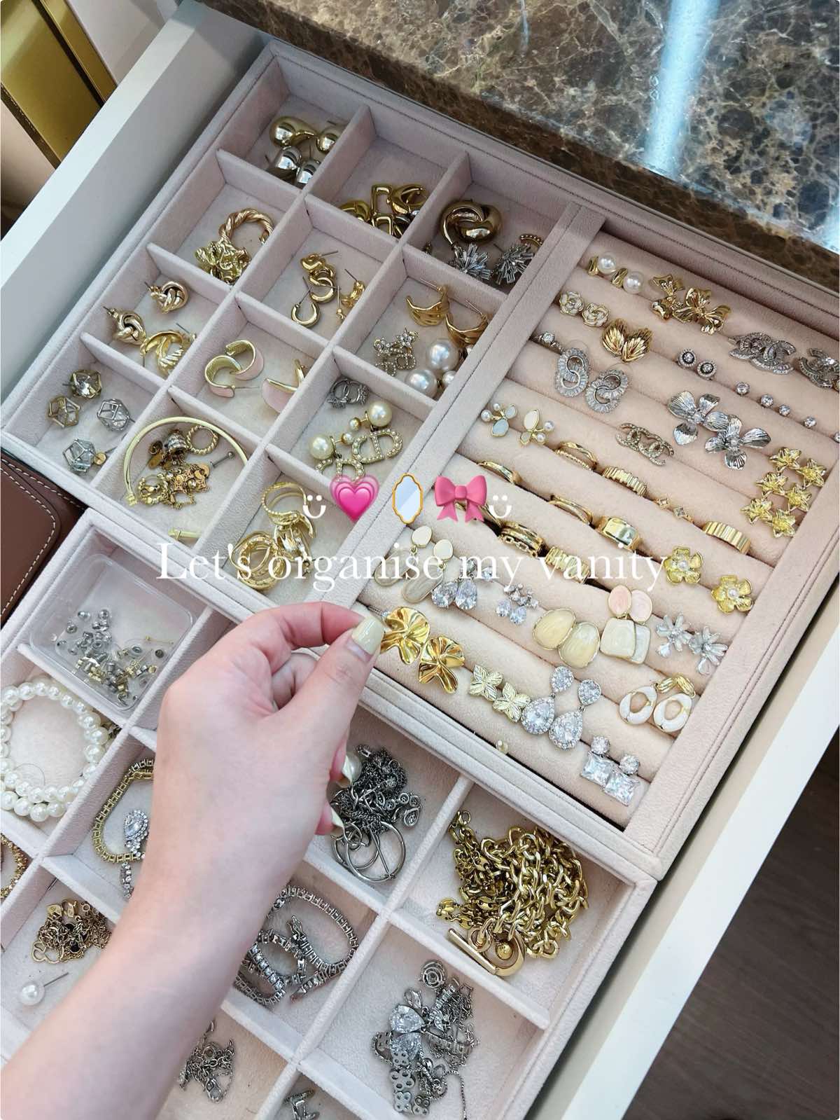Let's organise my vanity 🪞💗  #asmr #vanitytable #จัดโต๊ะเครื่องแป้ง