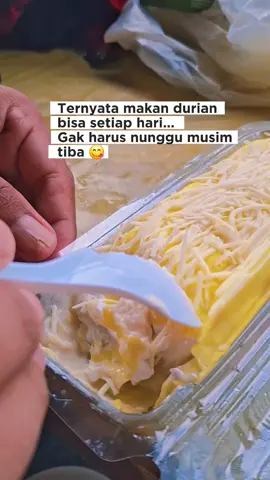 Ternyata makan durian bisa setiap hari...🤤 Gak harus nunggu musim tiba😋 Beli nya di Durian Roll Premium Lumajang ✅️ . #kulinerlumajang #pancakedurianlumajang #abcxyz #xyzbcafypシ #jajantiktok 