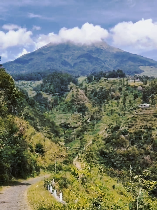 Temanggung dengan keindahan alamnya #temanggung #spotsunrisetemanggung #sunmoritemanggung #wisatatemanggung #winspectour 