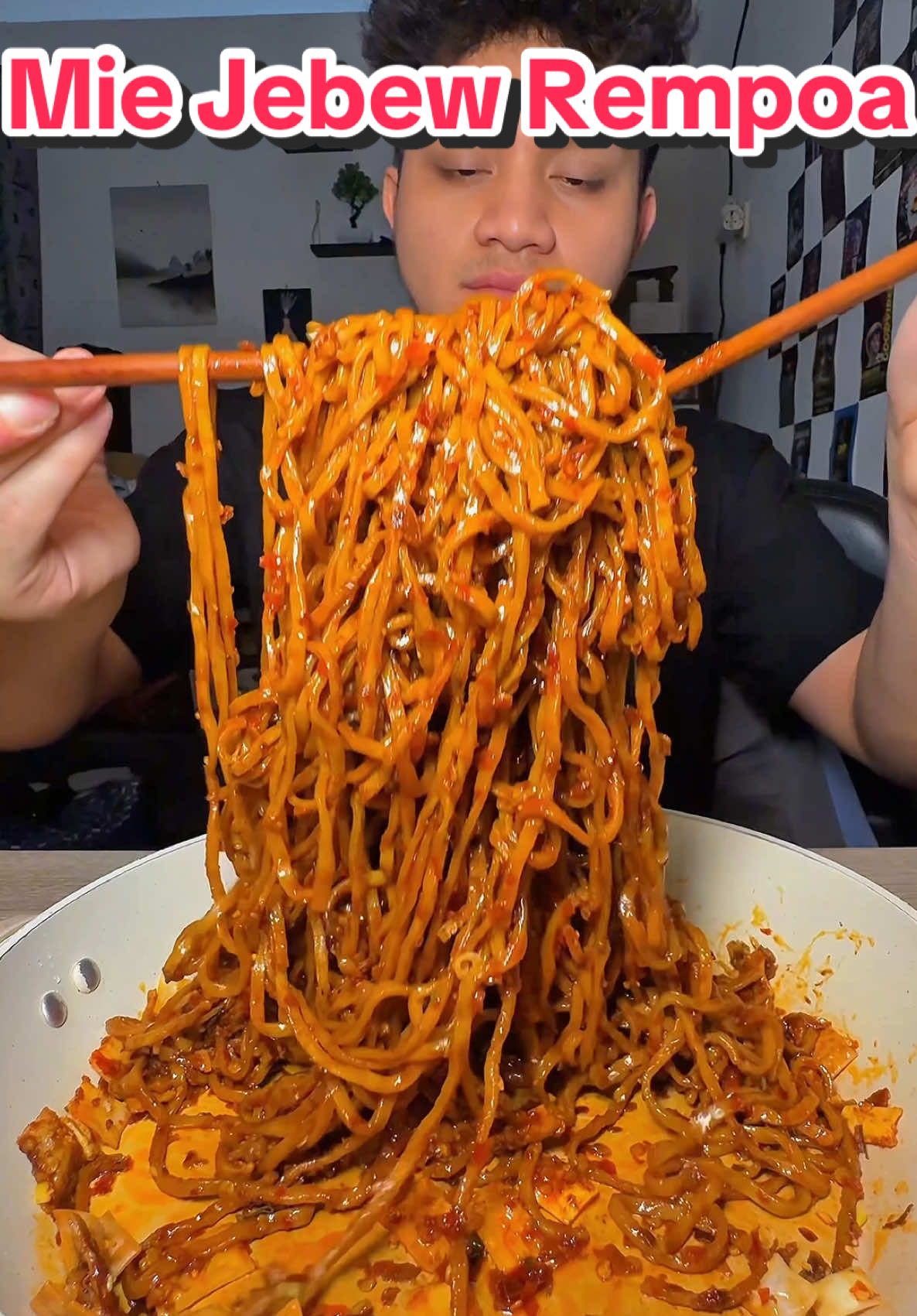 makan mi jebew langgananku di rempoa yang level 6 biar makin gurih crunchy cruncy gitu tambahin kacang koro telur kepiting. ENAK BANGET!!! @Gain Yum Official  #mukbang #miejebew #spicynoodles #foodfestontiktok #makananpedas 