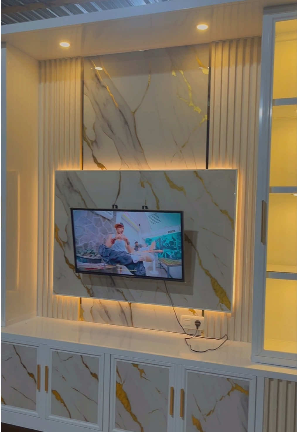 Lemari Tv minimalis Aluminium #fyp #fypage #fyppppppppppppppppppppppp #fypシ゚ #lemarialuminium #aluminium #lemariminimalis #lemari #lemariestetik #nonaambon 