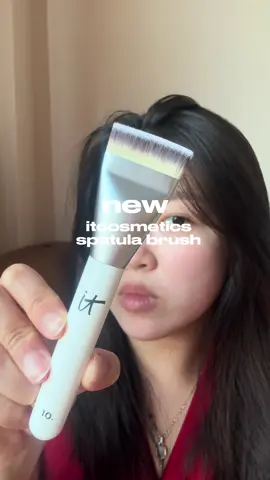 gotta admit ive been using this for all my liquid foundations now 😙  #bccsg #itcosmeticssg #spatulabrush #yourskinbutbetter #cccream 