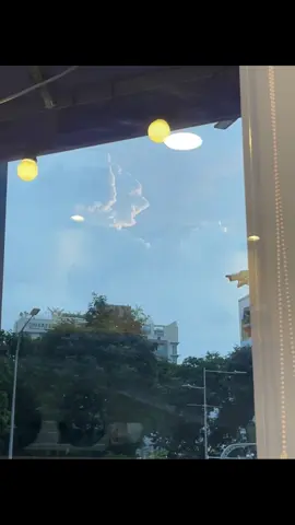 Today's clouds seem like two people👫#Love #sky #sunout #singapore 