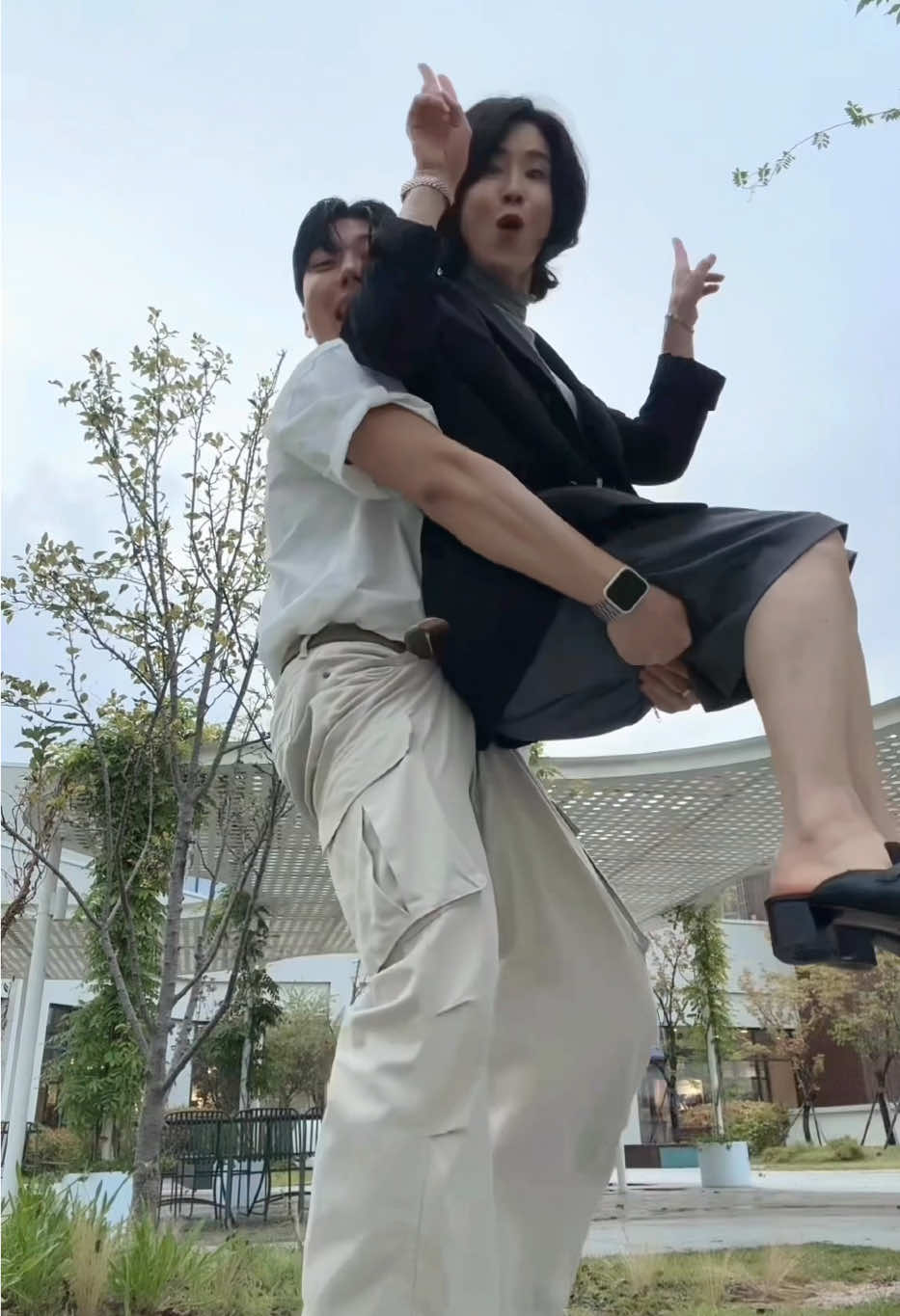 Mi mami no pudo ir al baño y está pesada🤰🏻🚽 @Camilo  #mama #mae #reggaeton #korean #hooni