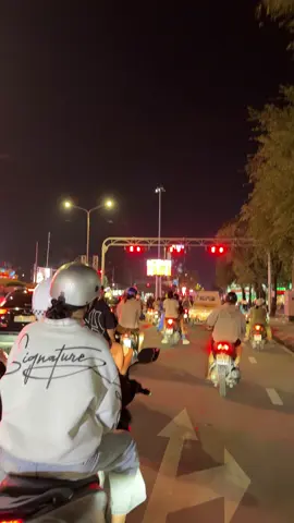 Không làm khó người, không làm khó mình. Mỗi người đều có một con đường riêng và mình chọn đồng hành chứ không chen lấn, chọn yêu thương chứ không chọn ràng buộc... #anh_ăn_cơm_chưa🌻 #chill #đườngphố #viralvideo #cầnthơ 