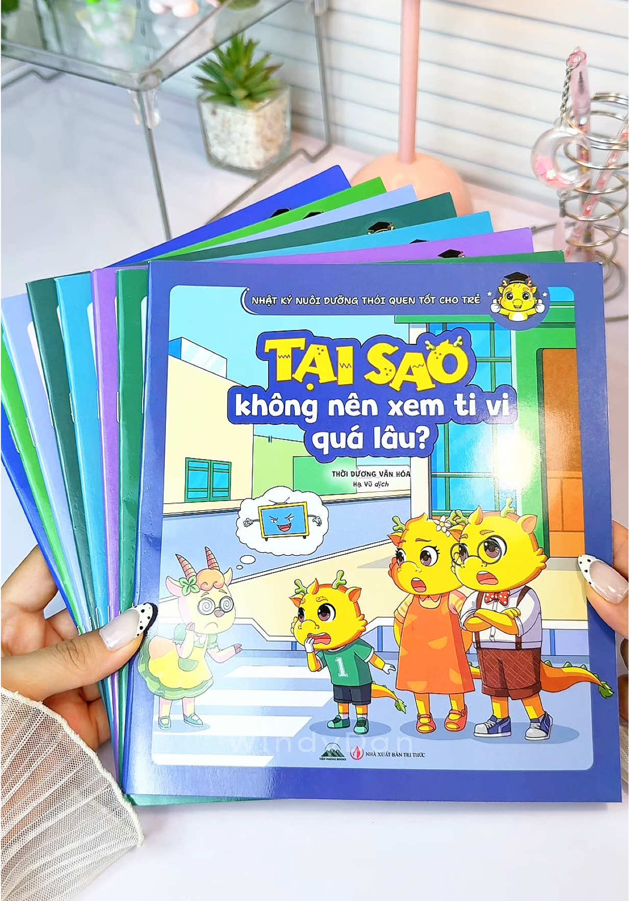 Gì chứ cùng con đọc sách đọc truyện 📚📖là tuii ủng hộ cả 2 tay nè 👶🏻😘#truyentranh #truyenhay #truyenthieunhi #tienganhchobe #truyenhaychobe 