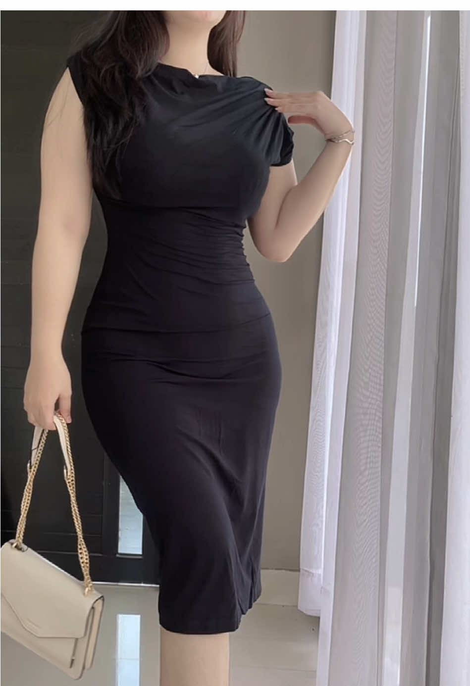 Rekomendasi casual dress cocok nih buat tampil cantik di depan pasangan km 🤏🏻#casualoutfits #casualdress #dressbodycon #dress #dresshitam 