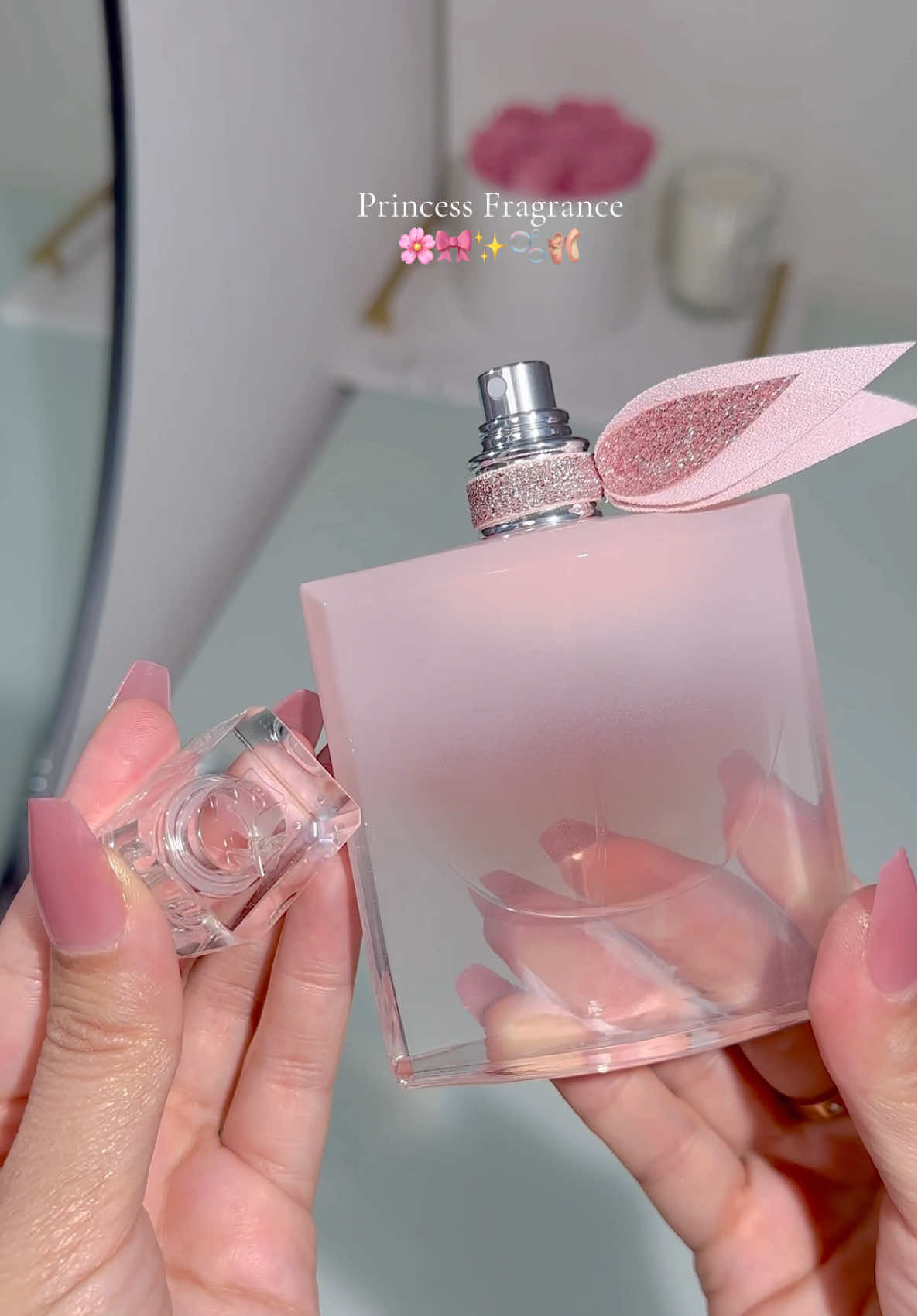 ✨ La Vie Est Belle Vanille Nude –  @Lancôme ✨ A luminous embrace of vanilla and sun-kissed elegance, capturing joy in every breath. Top Notes: Bergamot, Pink Pepper, Mandarin Orange 🍊 Middle Notes: Ylang-Ylang, Jasmine 🌸 Base Notes: Madagascar Vanilla, Tonka Bean, Coconut 🥥, Patchouli #LaVieEstBelle @Boots UK #LancomeFragrances #VanilleNude #FragranceLovers #PerfumeAddict 