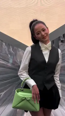 She’s so cuteee #JISOO #JICHU #KIMJISOO #JISOOxDiorSS26 #DiorSS26 #PFW #DIOR