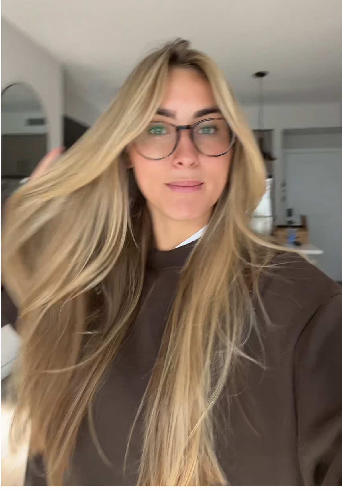 When I was BRIGHT blonde my hair wouldn’t grow past my collar bone so this is truly huge for me #WORTHTHEWAIT #legallyblonde #iloveithere #blonde feels #better I can’t explain but if ykyk