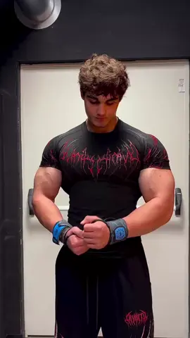 2004 🔥 #gym #bodybuilding #muscles #fyp 