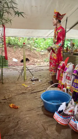 Chém ngọn đèn trùng🙏.                        Phép mường 