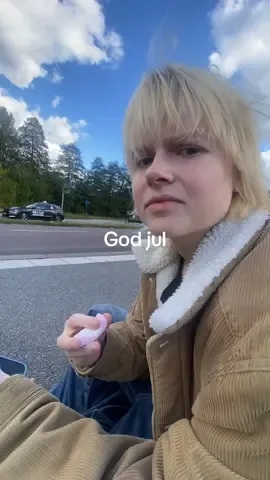 Jul feeling 🤞❤️#jul #godjul #julafton #wilhelmärbättreänfridamenfridaärocksåbra #dödanils @lix （╹◡╹）🥭 