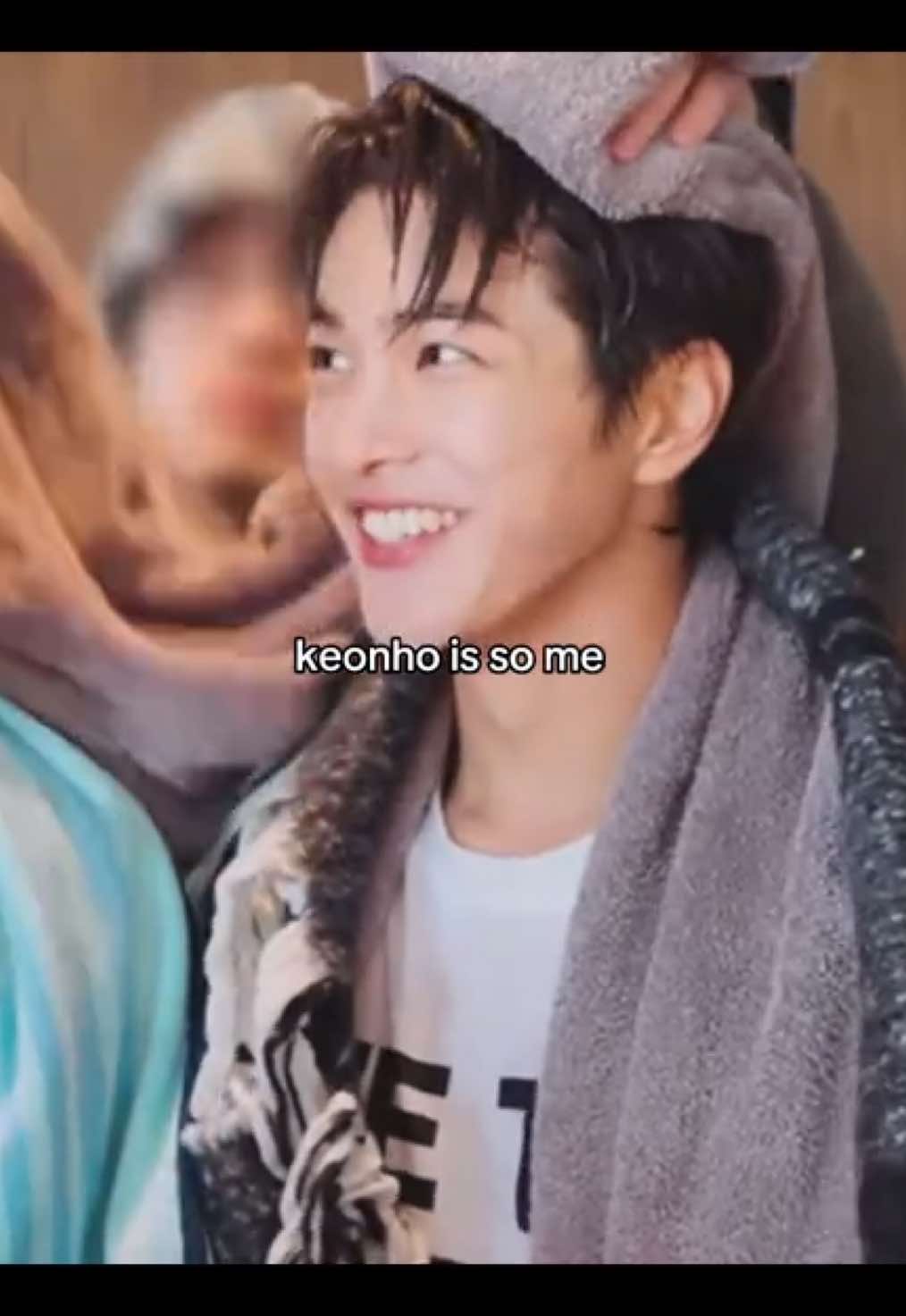 i just know he likes sharing that towel with james #cortis #keonho #james 