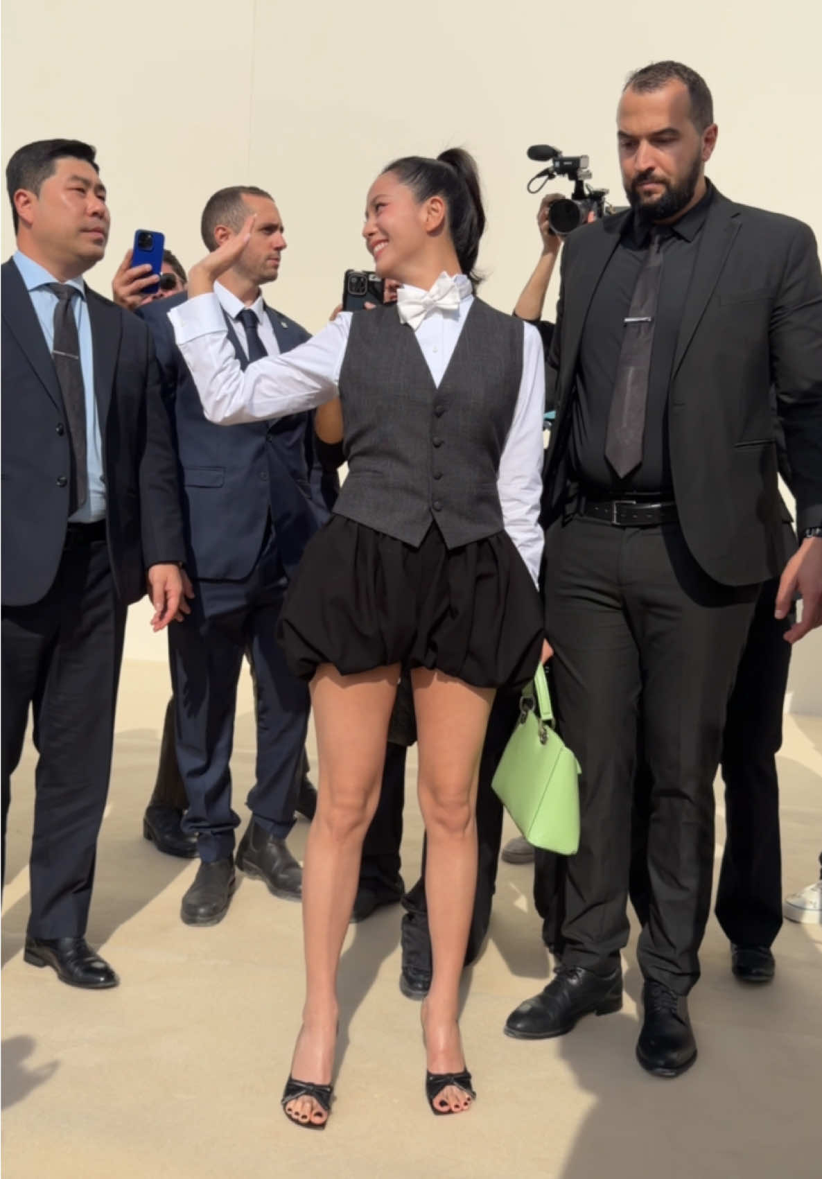 #Jisoo au défilé @Dior cet après-midi à Paris! #dior #parisfashionweek #TikTokFashion 