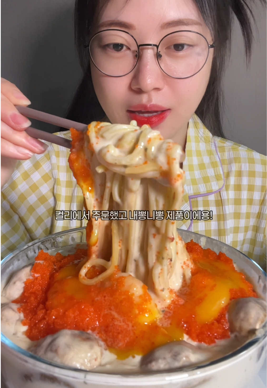 크림짬뽕 우리동네에는 보배반점이 읍오요,,,,ㅠㅠ 이 제품(영상에 나옴) 맛있어서 추천합미당!! 날치알, 노른자, 새우, 양송이는 제가 따로 추가함! . . #크림짬뽕 #짬뽕먹방 #mukbang #먹방 #koreanfood 