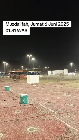 Pukul 01.31 WAS Jumat 6 Juni 2025, kami sampai di Muzdalifah. Sengaja rombongan sekitar 70an jamaah tidak kami arahkan ke tempat pintu keluar, tetapi mencari tempat yang kosong agar bisa sholat malam dan beristifahat. Selain itu juga untuk menghindari kepadatan di pintu keluar. Perjuangan, kerjasama dan kesabaran unt bisa sampai ke Mina #Haji2025 #Muzdalifah 
