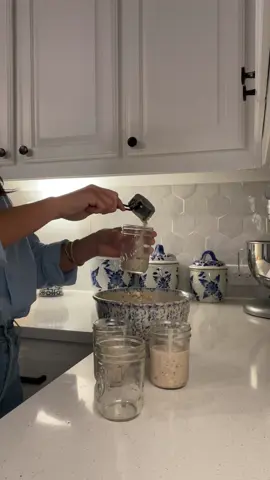 🥣 Creamy Banana Overnight Oats (1 serving) Your new go-to breakfast—ready in 5 mins, no cooking! 🍌✨ Ingredients: • ½ cup rolled oats • ½ cup milk (dairy or plant-based) • ½ ripe banana, mashed • 1 tsp chia seeds (optional) • Pinch of cinnamon • 1 tbsp plain yogurt (optional) Instructions: Mash banana in a jar or bowl Stir in oats, milk, chia seeds, cinnamon & yogurt Cover & refrigerate overnight Top with soft chopped fruit (peach, kiwi, pear) & enjoy! 💬 Save this for your next meal prep & tag me if you try it! Would you add peanut butter or keep it classic?👇 #overnightOats#OvernightOatsHealt#HealthyBreakfastPrepIdeas#MealPrepIdeas 