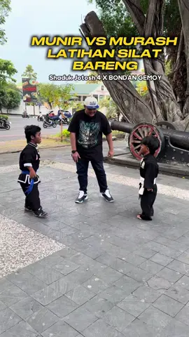 Murash Bogel VS Munir Bungkiks Latihan Silat Bersama @MURASH BOGEL @MUNIR BUNGKIKS #bondangemoy #bondangemoyberbagi #shadukjotosh #herobondangemoy 